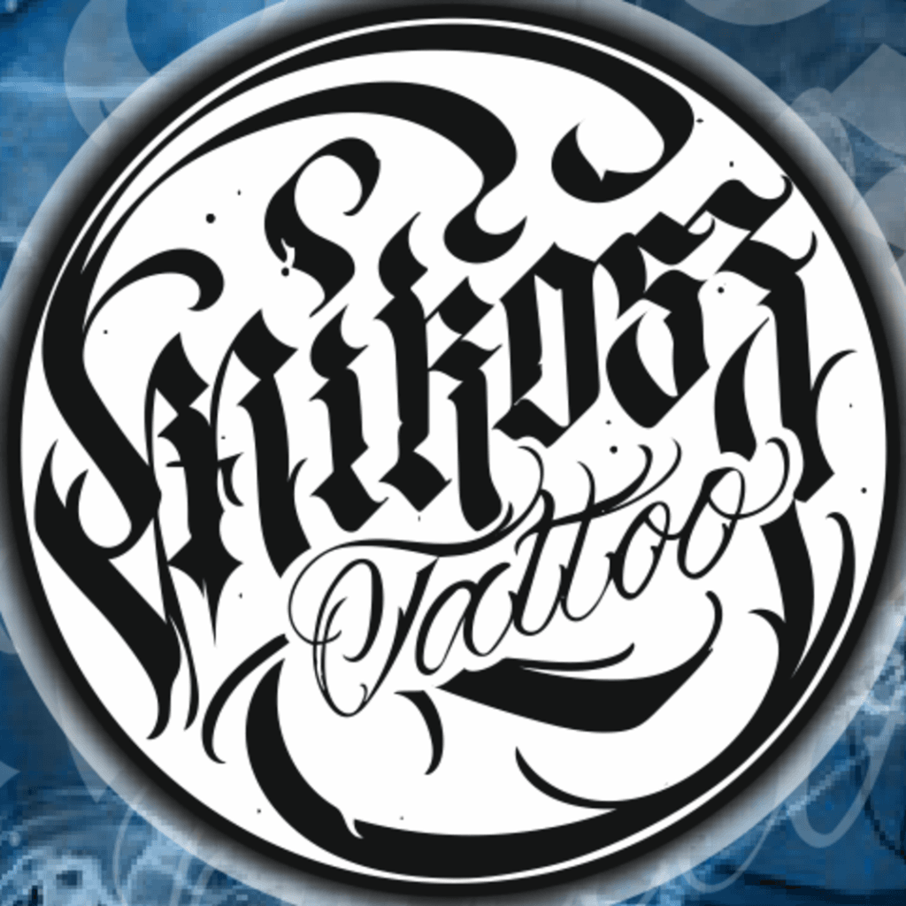 Artystyczne logo z napisem w stylu tatuażu