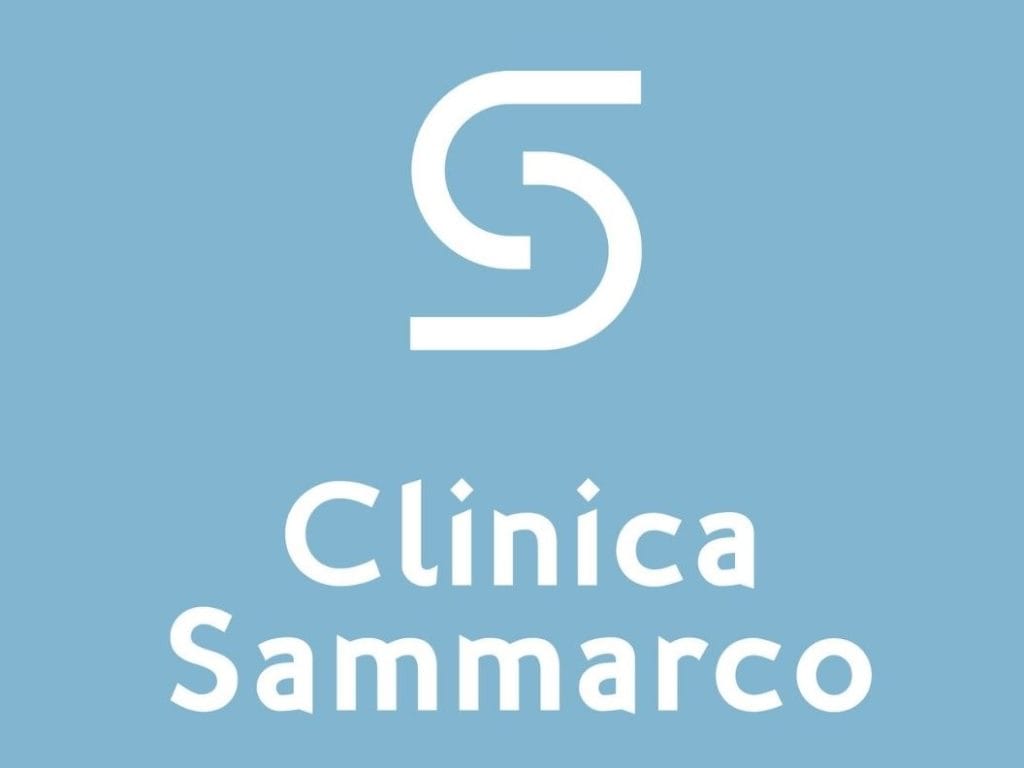 Logo Clinica Sammarco na niebieskim tle