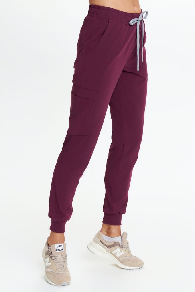 Damskie medyczne spodnie dresowe w kolorze bordo z kieszeniami i sznurkiem w pasie