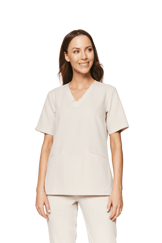 Kobieta w jasnym uniformie medycznym z krótkim rękawem