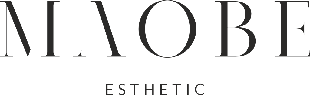 Logo marki odzieży medycznej MŁODE ESTHETIC w eleganckim stylu