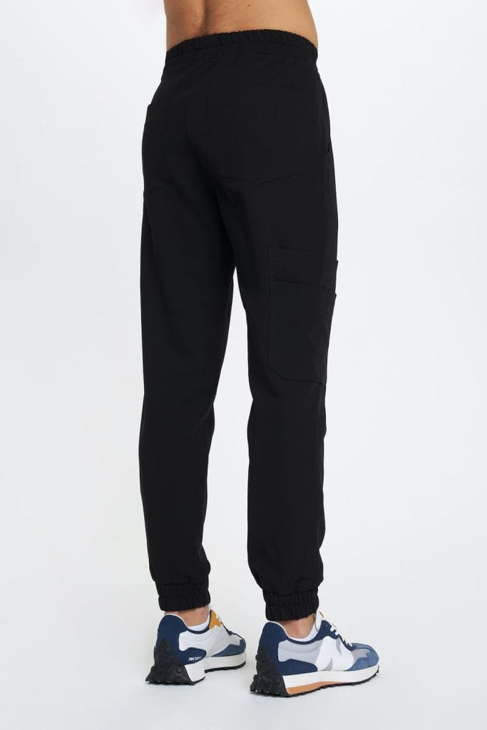 Męskie czarne spodnie medyczne joggery scrubs z kieszeniami i ściągaczami przy kostkach.
