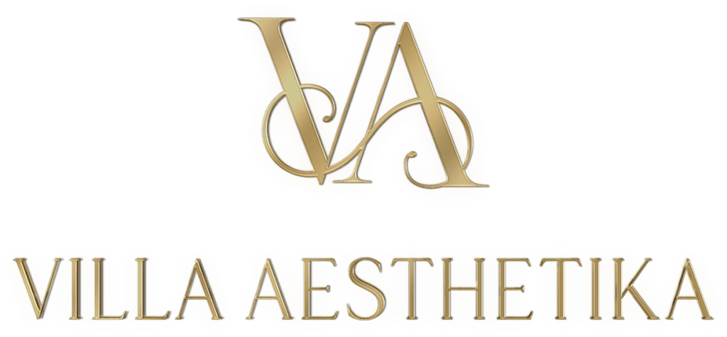 Złote logo Villa Aesthetika na beżowym tle