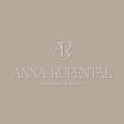 Logo Anna Rupental z napisem Permanent & Beauty na eleganckim beżowym tle