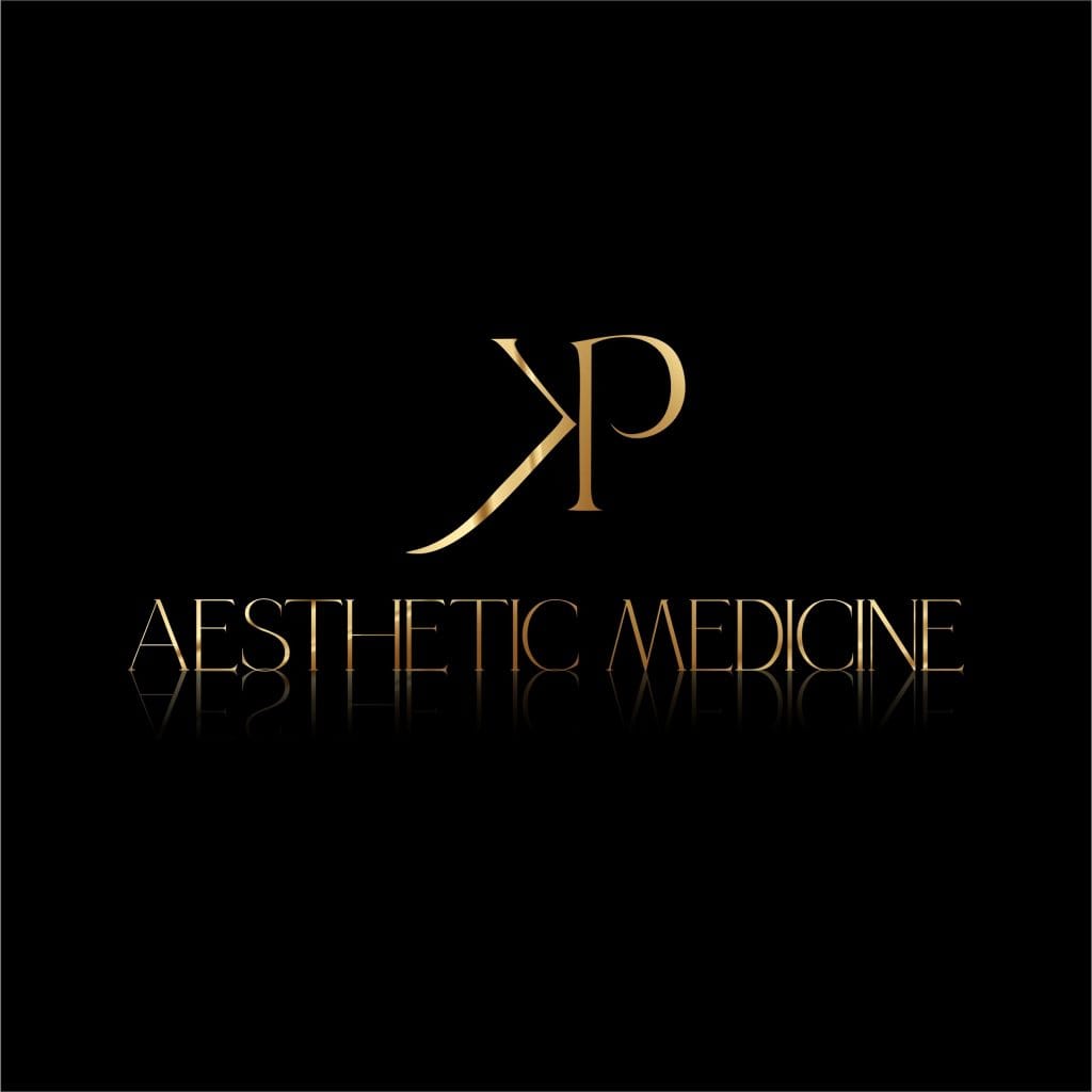 Logo Aesthetic Medicine w złotym kolorze na czarnym tle