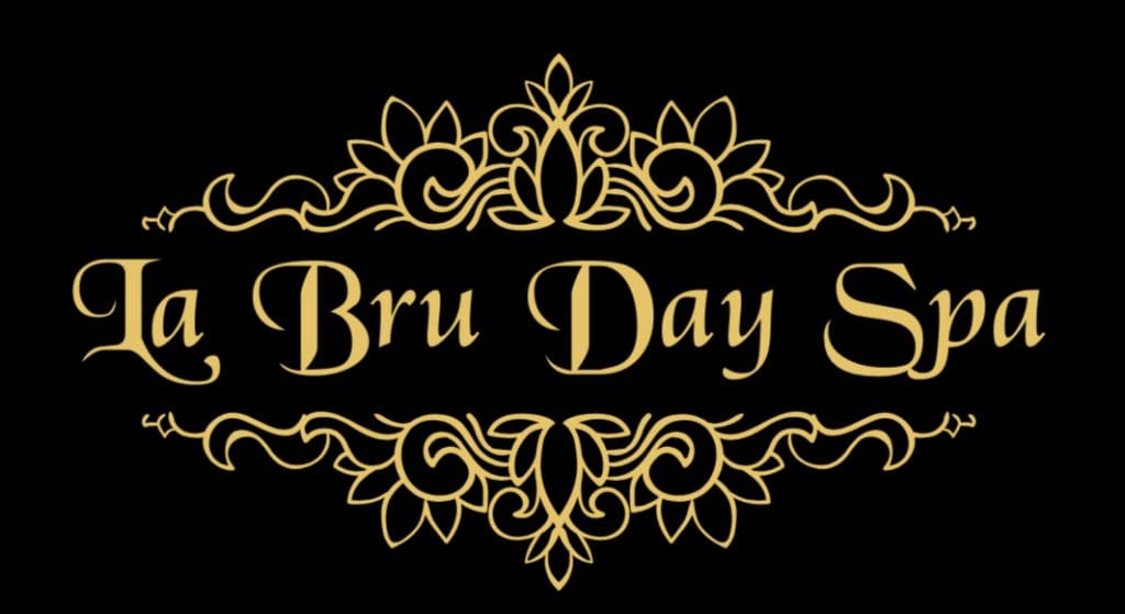 Eleganckie złote logo La Bru Day Spa na czarnym tle