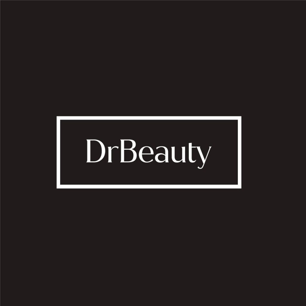 Logo DrBeauty na czarnym tle z białą ramką