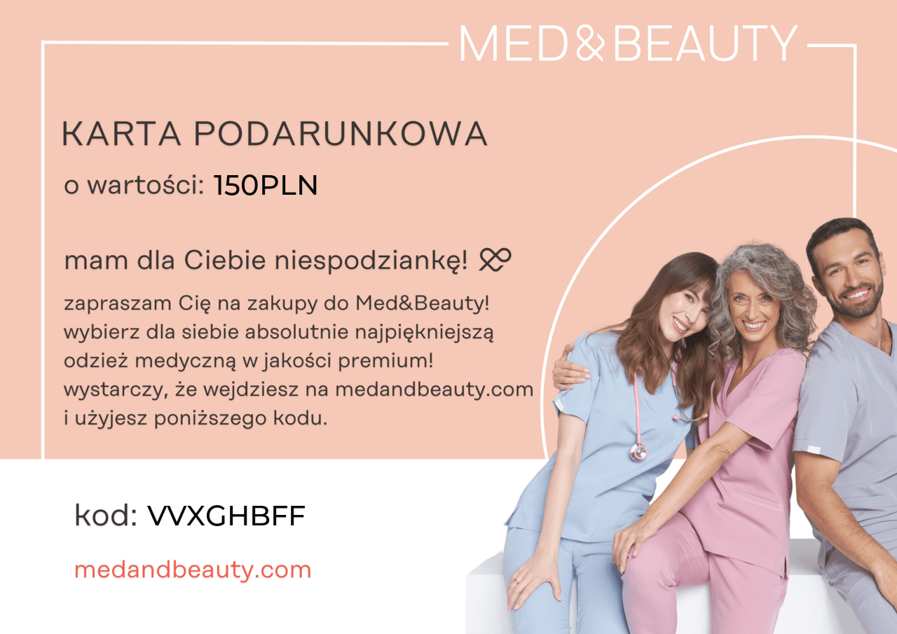 Trzy uśmiechnięte osoby w modnej odzieży medycznej na pastelowym tle z informacją o karcie podarunkowej Med&Beauty o wartości 150 PLN.