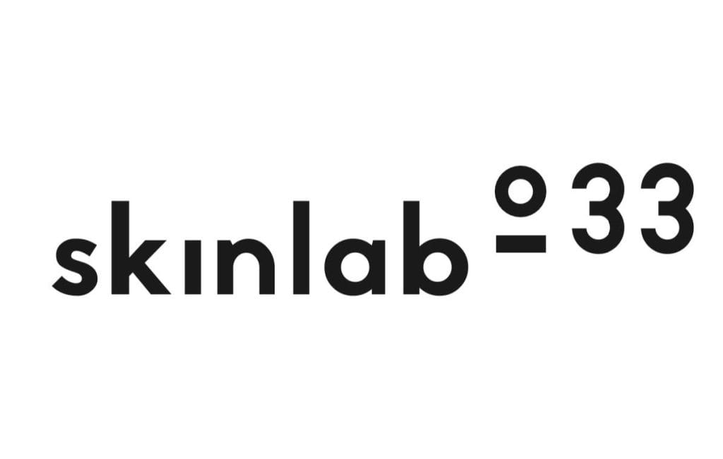 Logo Skinlab 33 na białym tle