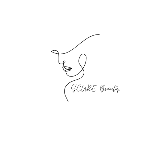 Kobieta w nowoczesnym stroju medycznym stoi w jasnym pomieszczeniu klinicznym.