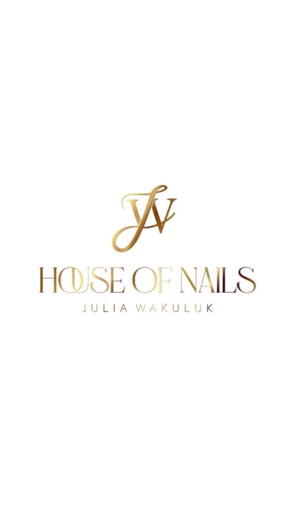 Logo House of Nails z nazwą i inicjałami Julia Wakuluk w złotym kolorze
