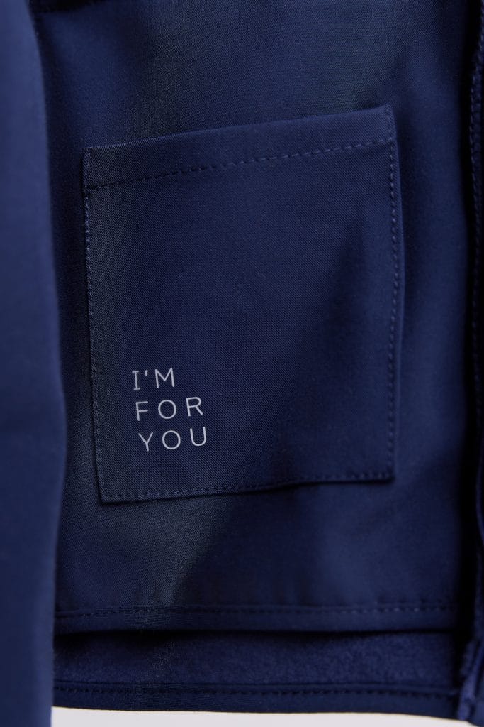 Granatowa odzież medyczna z praktyczną kieszenią