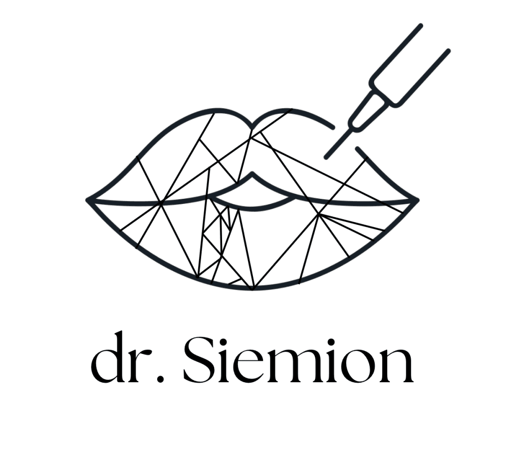 Usta poddawane procedurze medycznej z użyciem igły do powiększania