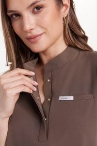 Bluzka medyczna damska scrubs Basic Flex CHOCOLATE
