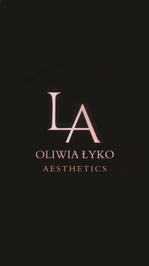 Logo Oliwia Łyko Aesthetics na ciemnym tle