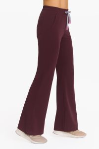 Dámské zdravotní kalhoty FLARE SCRUBS Basic Plum in CHOCOLATE