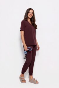 Spodnie medyczne damskie joggery scrubs Basic ŚLIWKA W CZEKOLADZIE