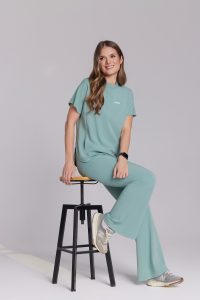 Women’s Medical Scrub Top – Basic Flex MROŹNA PISTACHIO