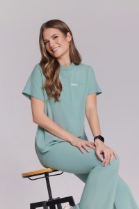 Women’s Medical Scrub Top – Basic Flex MROŹNA PISTACHIO